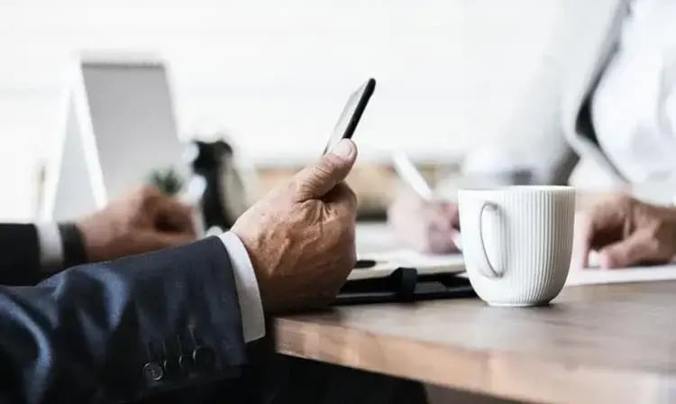 ejecutivo_phone (1)
