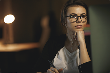 woman-designer-using-computer-p-469-c-6-e-1