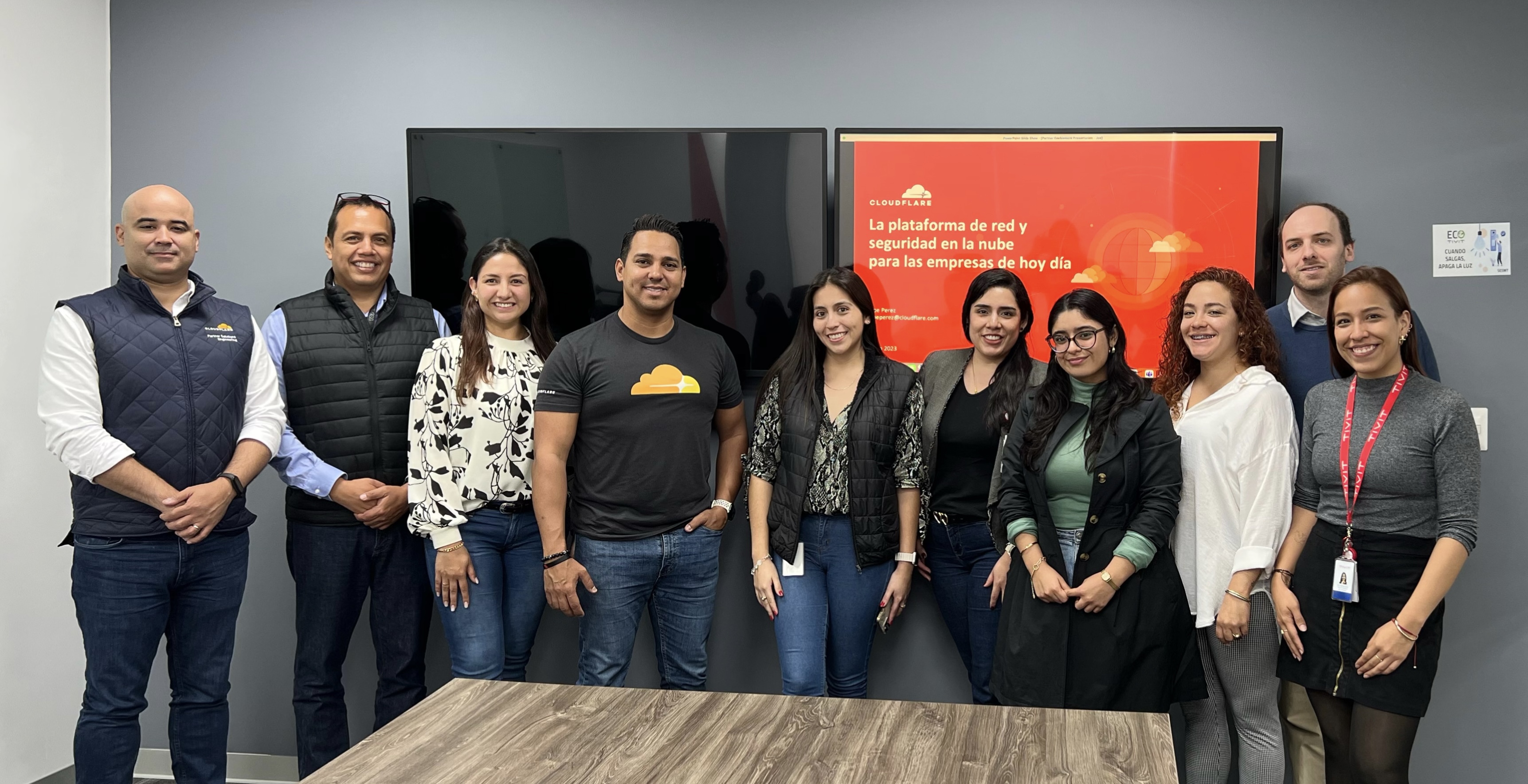 Cloudflare llega a las oficinas de TIVIT Perú para hablar de seguridad de datos